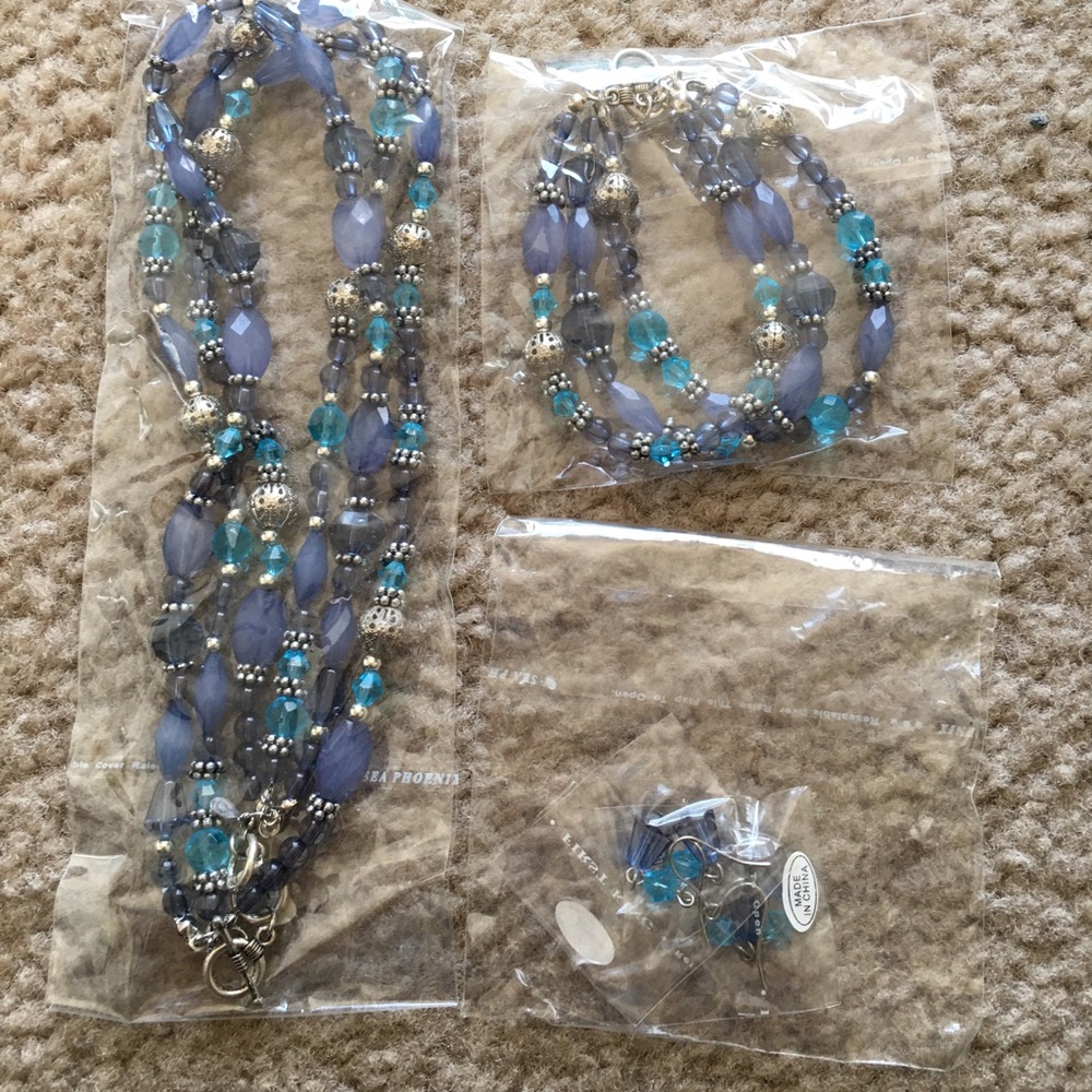 JEWELRY SET! + FREE BRACELET